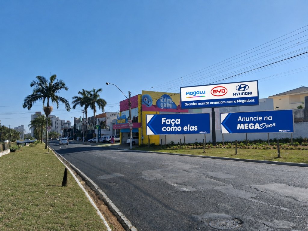 Outdoor Megadoor - Faça como elas, Anuncie na MegaDoor em Franca-SP